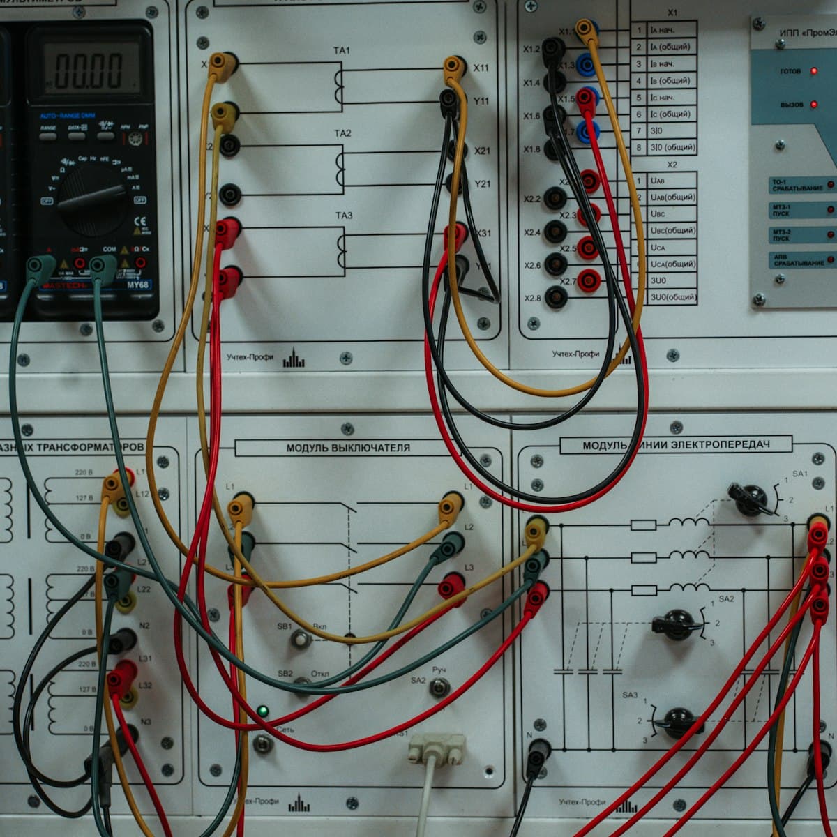 Detale elektryczne i wiązki przewodów