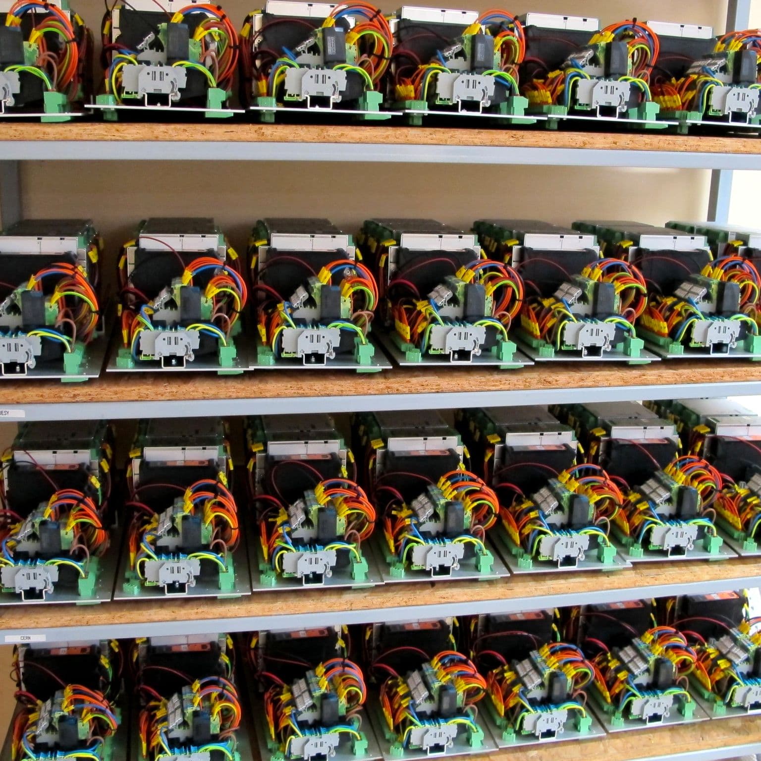 Detale elektryczne i wiązki przewodów