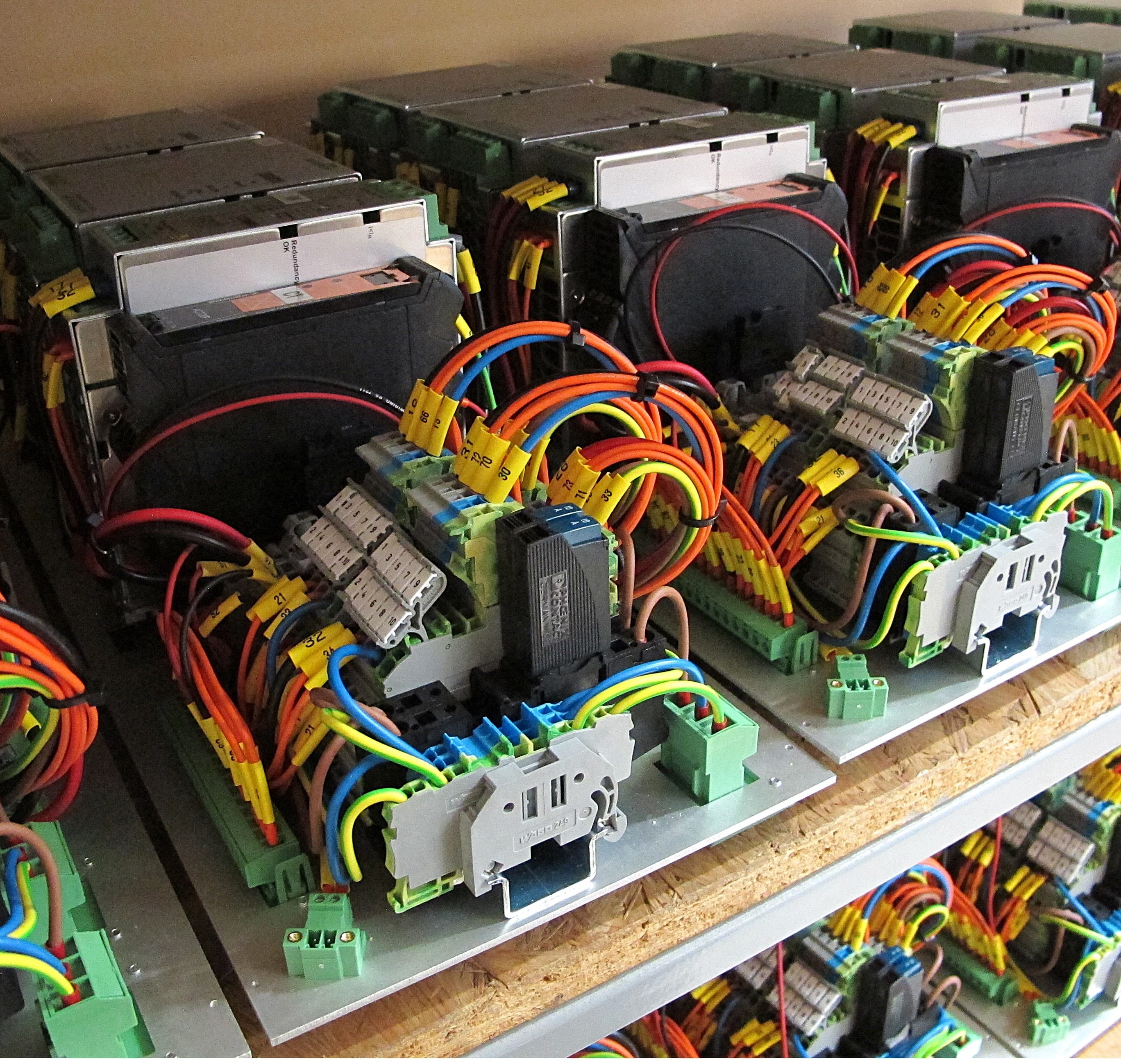 Projektbild: 18V DC Netzteile - CERN