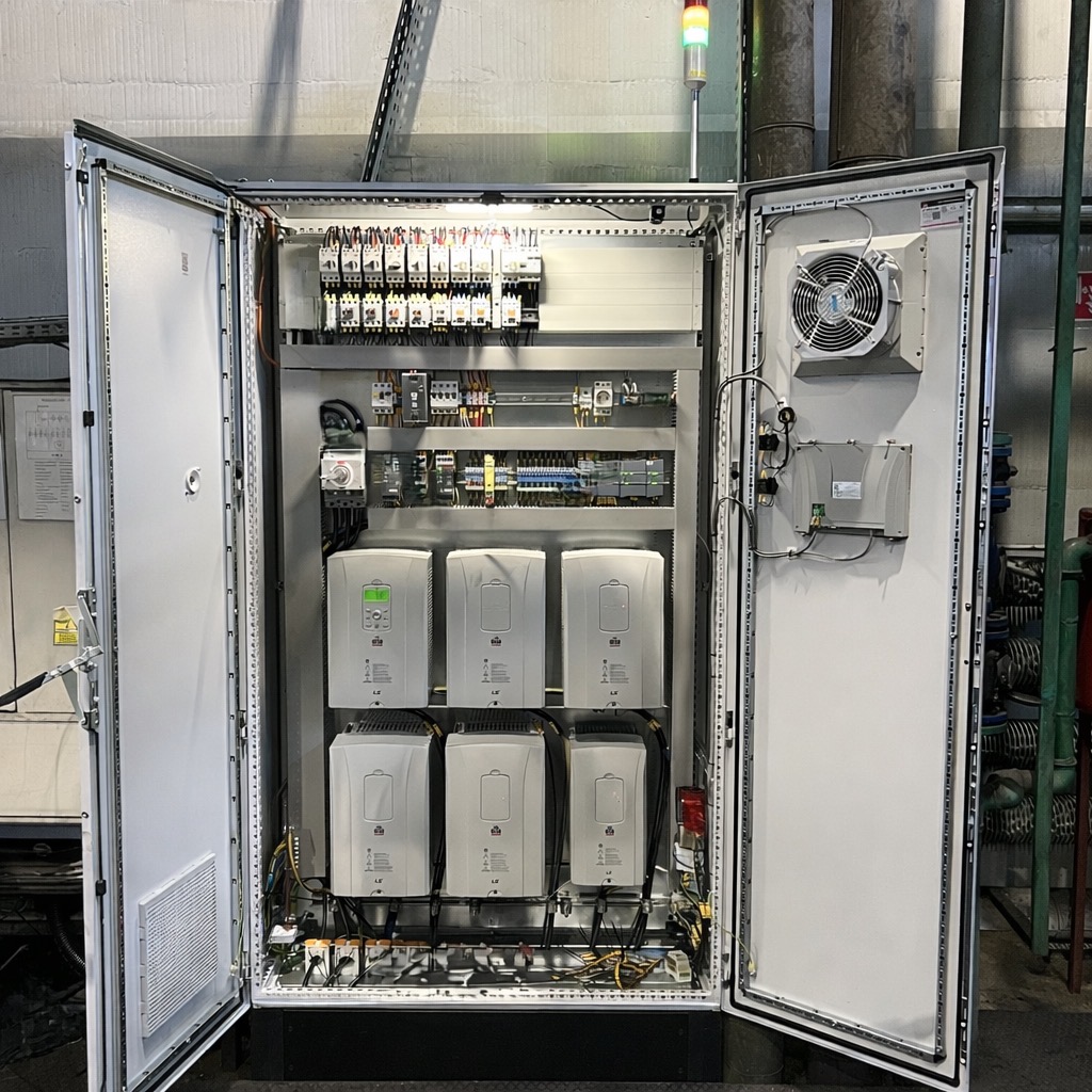 Drugie ujęcie realizacji: aparatura i przyciski sterowania