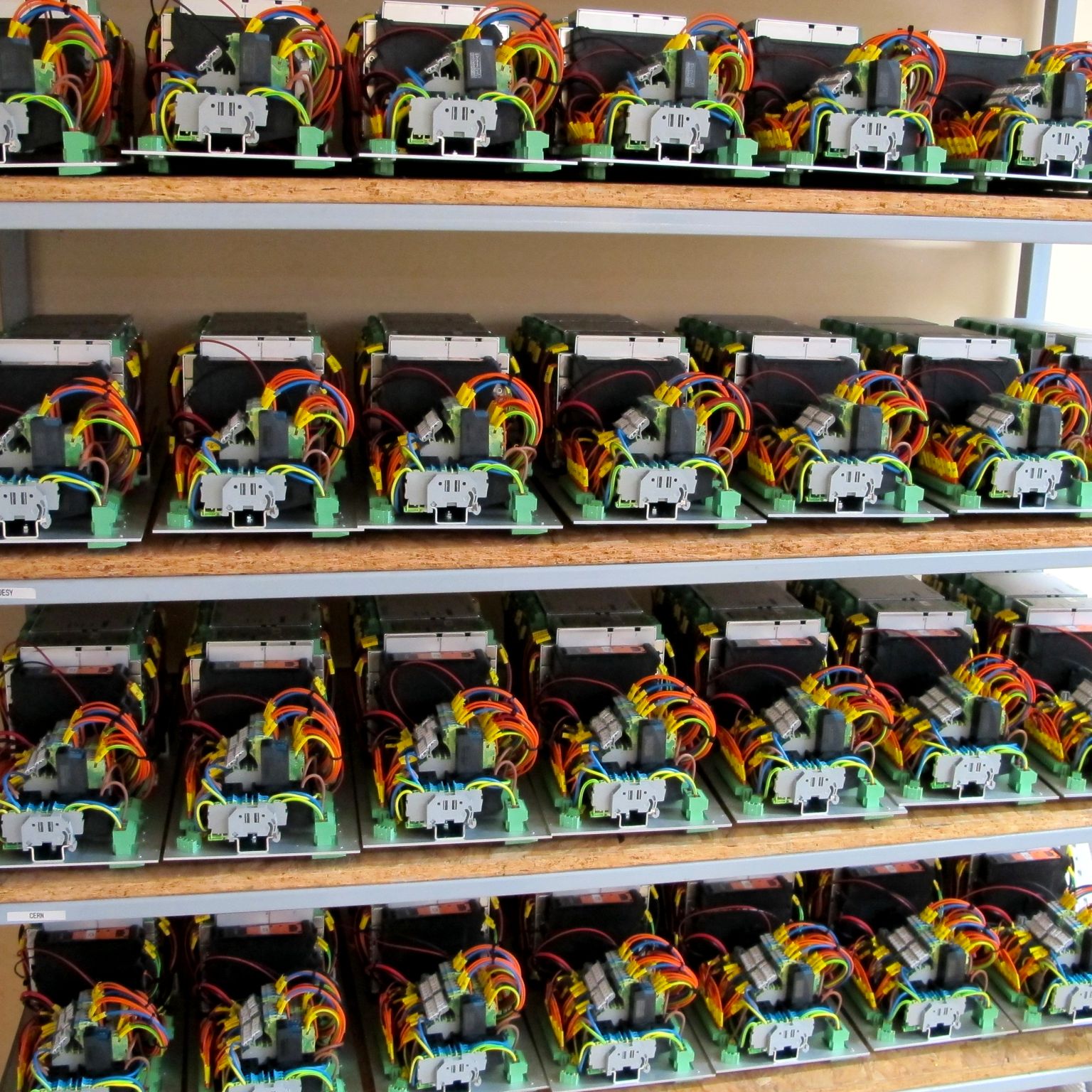 Detale elektryczne i wiązki przewodów